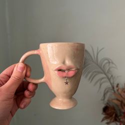 Чашка "Губы, пирсинг"