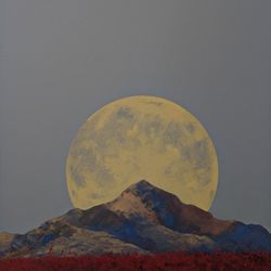 Луна над красным полем
