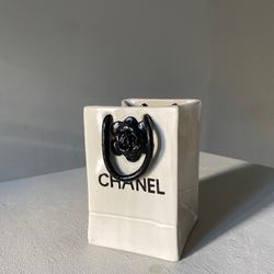CHANEL (size S)