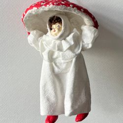 Елочная игрушка "Девочка-грибок"