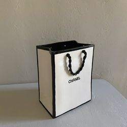 Chanel (size M)