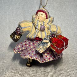 Девочка с подарком