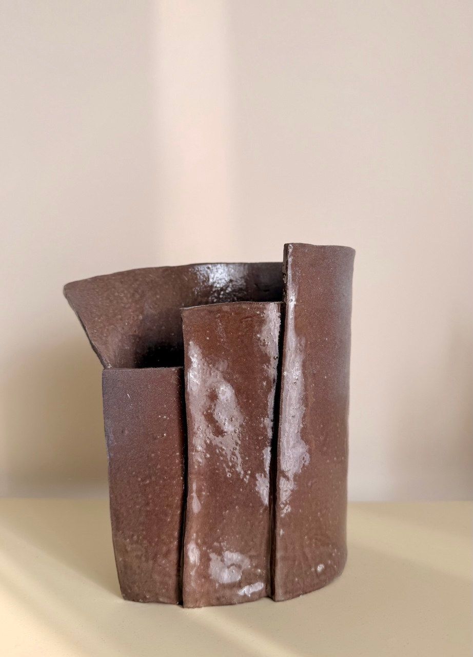 Жанна Сидакова (Скульптура - 
                  14 x 17 см) Ваза "Пласт"