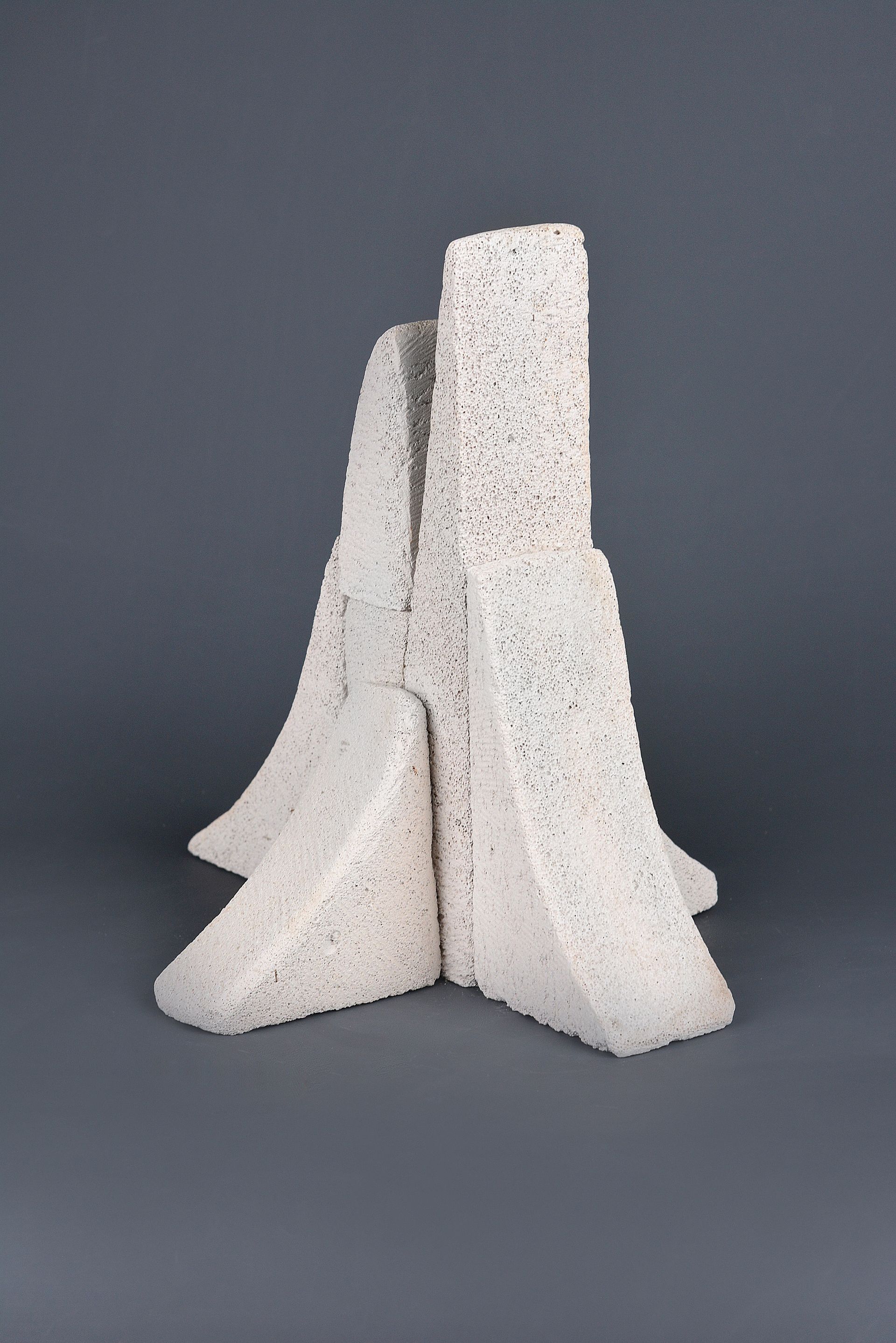 Лёша Да (Скульптура - 
                  24 x 22 см) Бесстрастное стремление к высокому