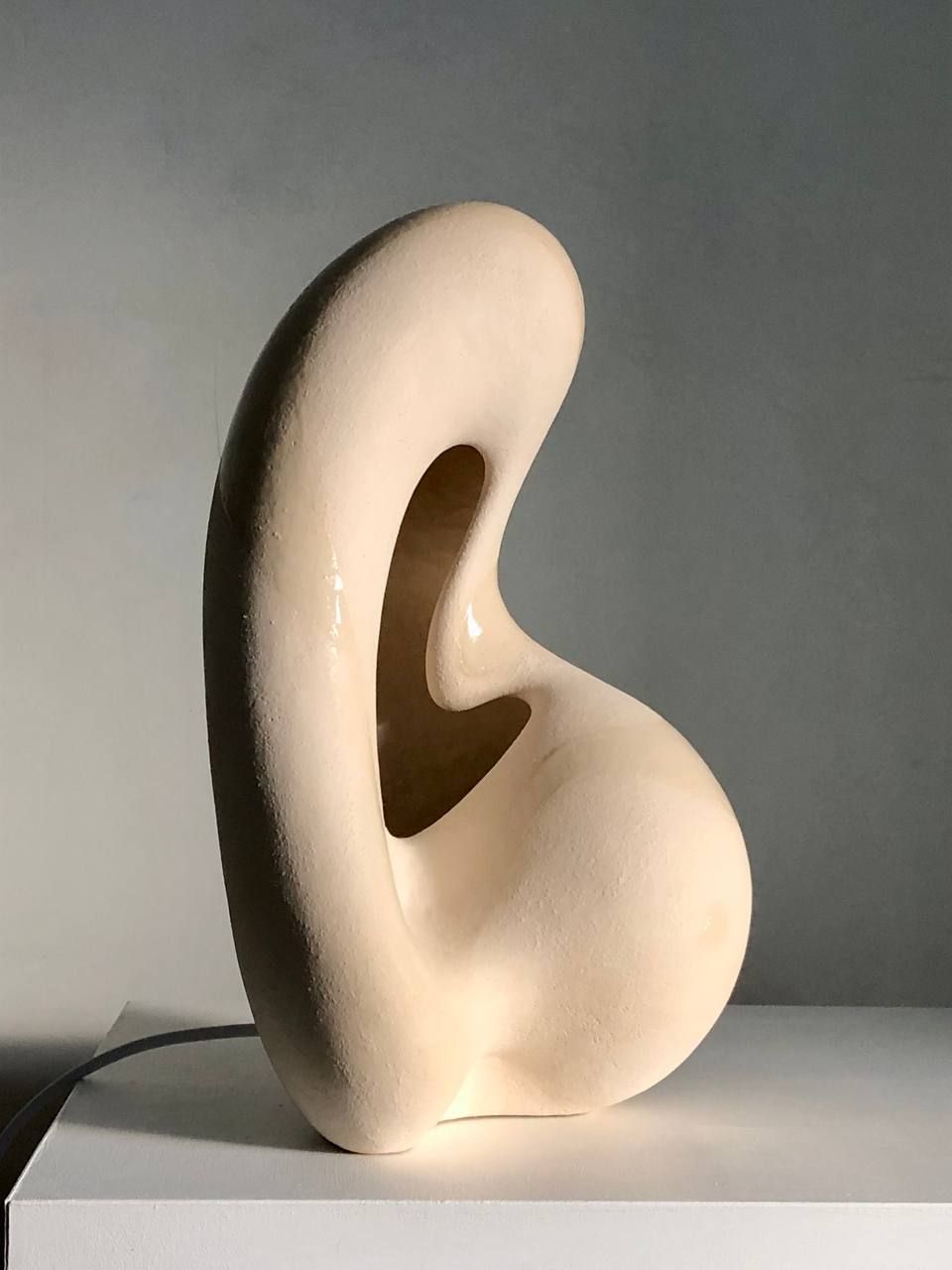 Полина Сутягина (Скульптура - 
                  22 x 41 см) Настольный светильник "Mouvement"