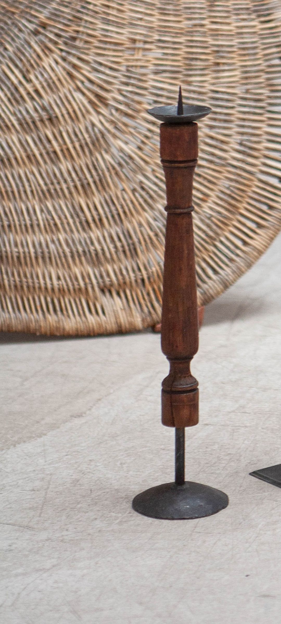 Дарья Ванина (Скульптура - 
                  9.3 x 41 см) Подсвечник малый на подставке