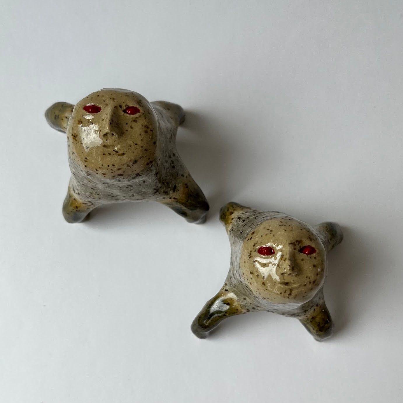 Серафима Сажина (Скульптура - 
                  5 x 6 см) Существа с красными глазами