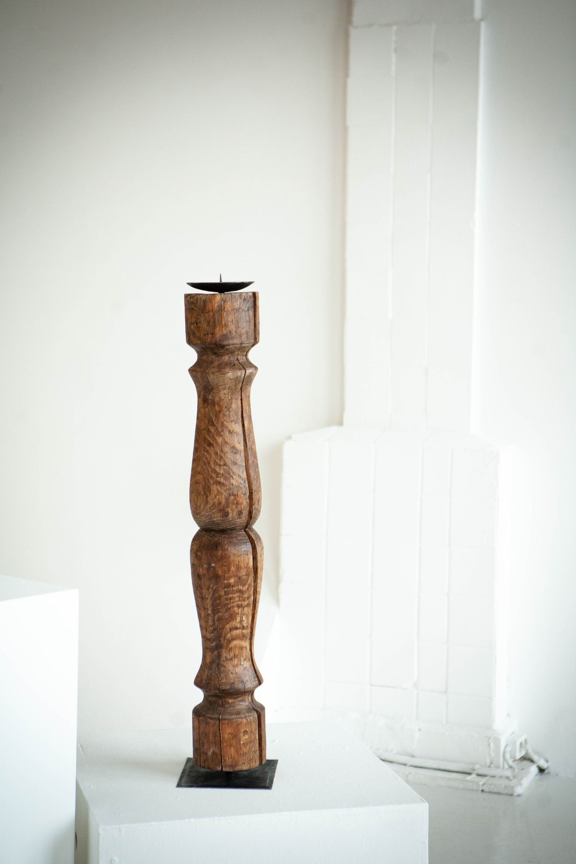 Дарья Ванина (Скульптура - 
                  14 x 96 см) Подсвечник напольный