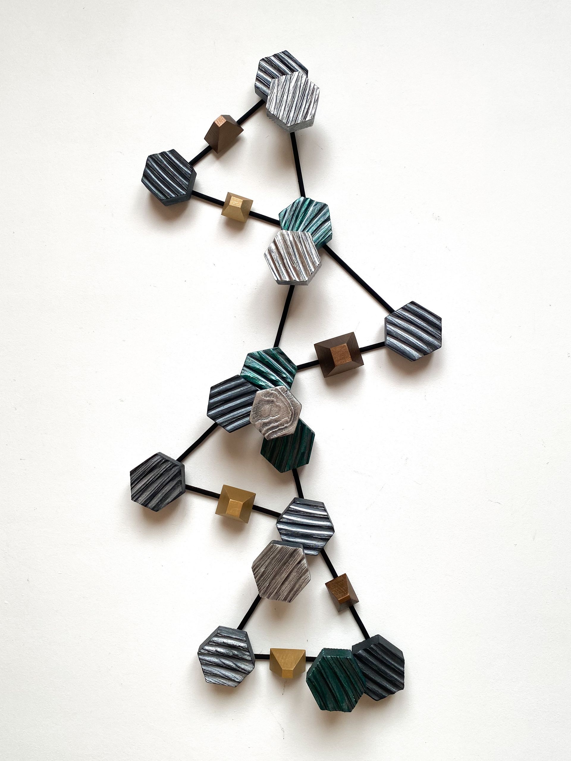 Роман Рыбянец (Объект - 
                  34 x 69 см) Стильные кристаллы