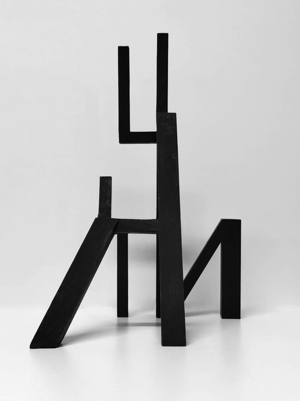 Елизавета Здоровец (Скульптура - 
                  14 x 28 см) УЛИЦА