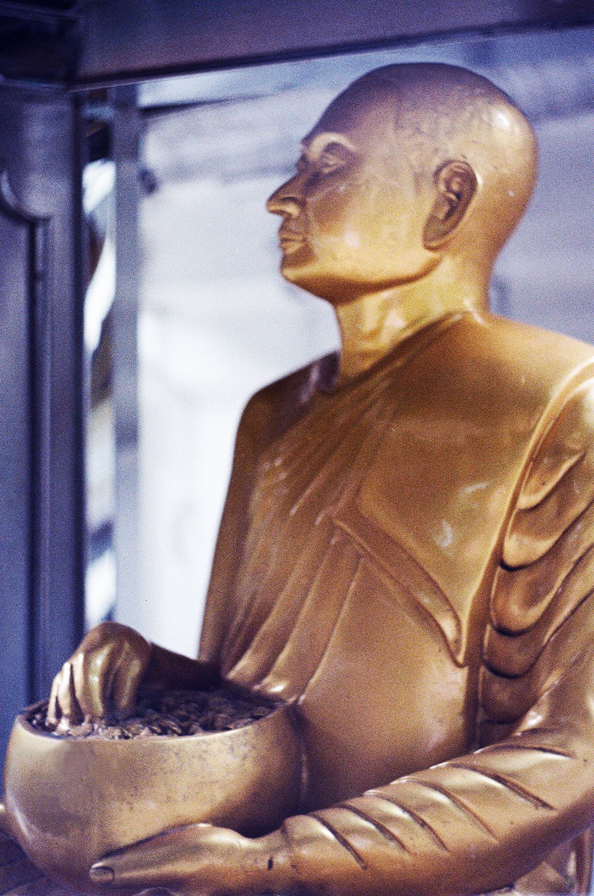 Lizabet Grace (Фотография - 
                  42 x 59 см) Golden Budda of Sri Lanka | Шри-Ланка Золотой Будда