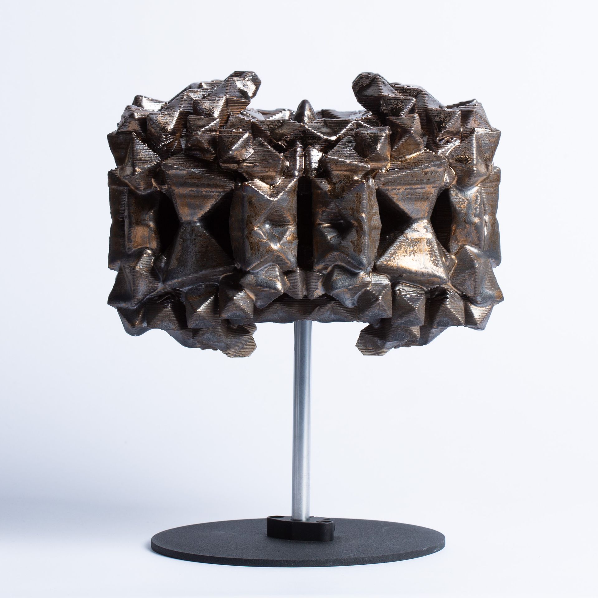 Данил Карамушкин (Скульптура - 
                  20 x 25 см) Из серии "Crystals: Weldnode"