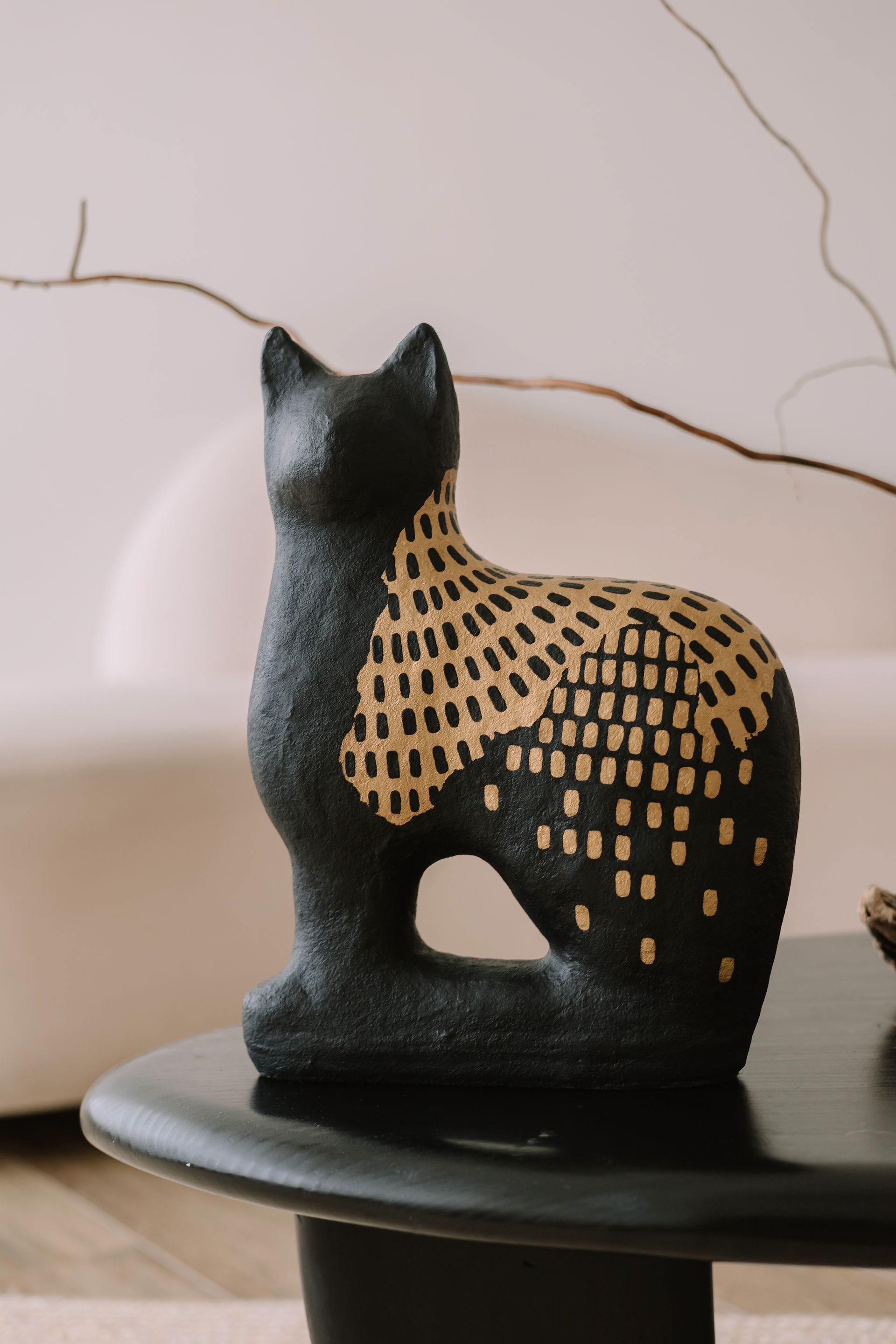 Ксения Торгашина (Скульптура - 
                  28 x 38 см) Настольная скульптура "Египетская кошка"