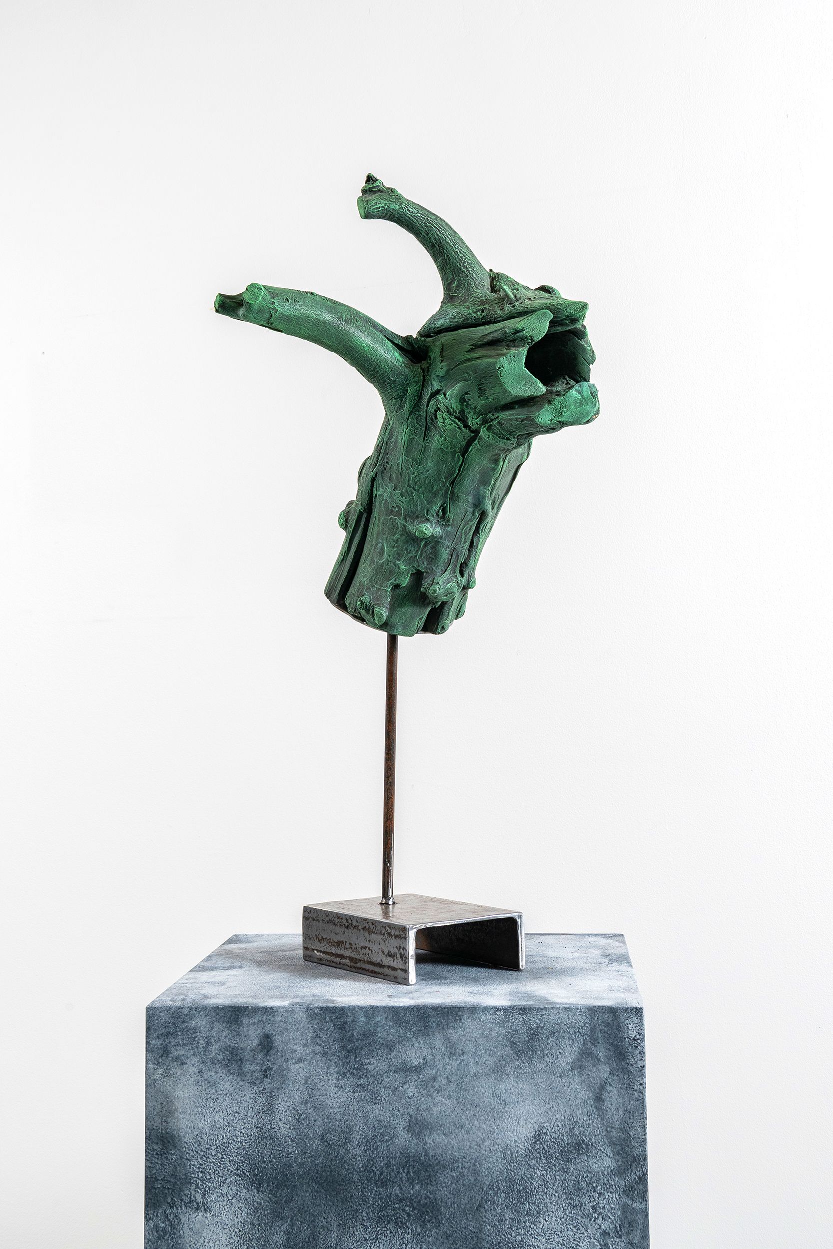 Гоша Острецов (Скульптура - 
                  40 x 76 см) Без названия