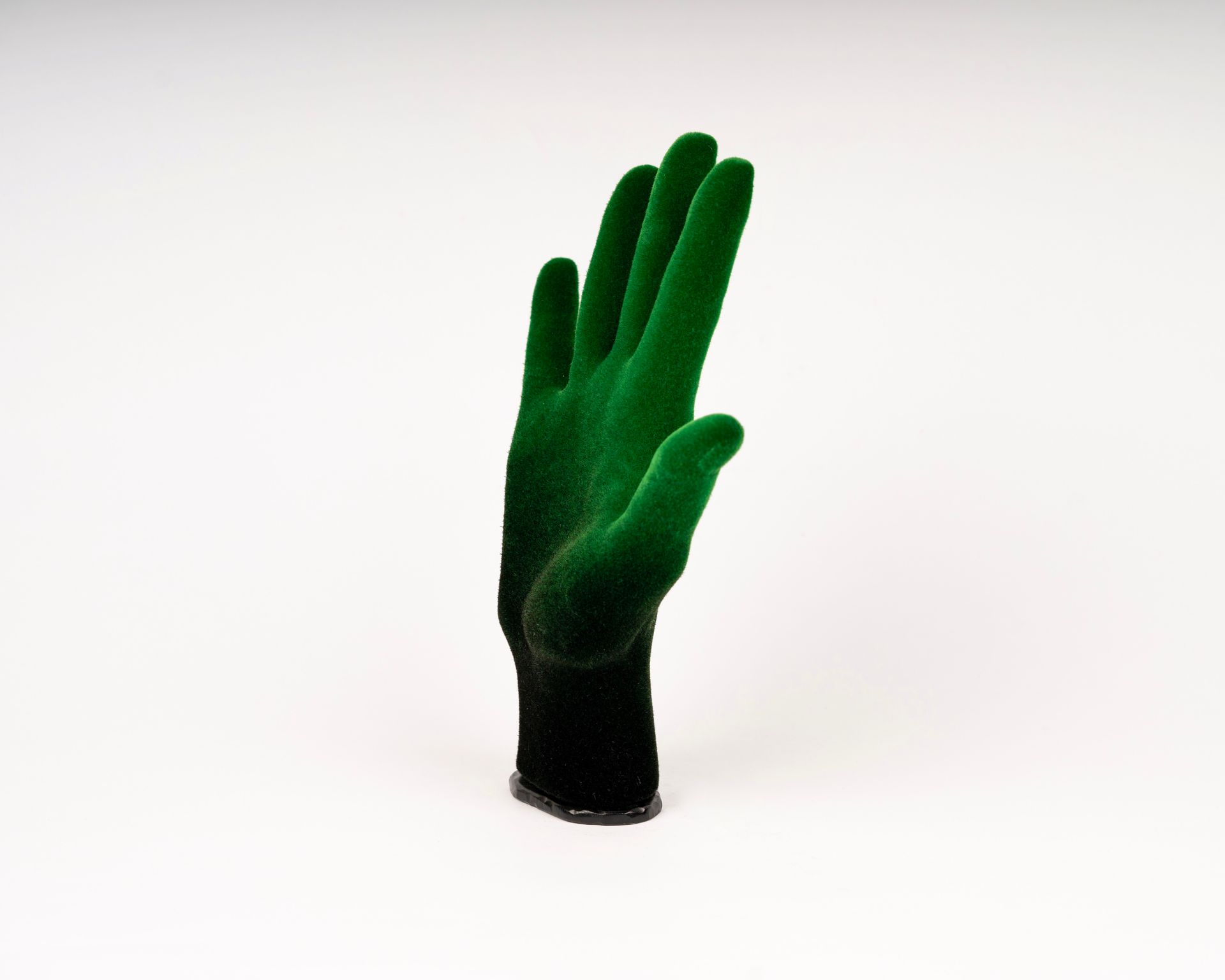 Валерия Витвицкая (Скульптура - 
                  14 x 20 см) Рука художницы (зелено-черная, правая)