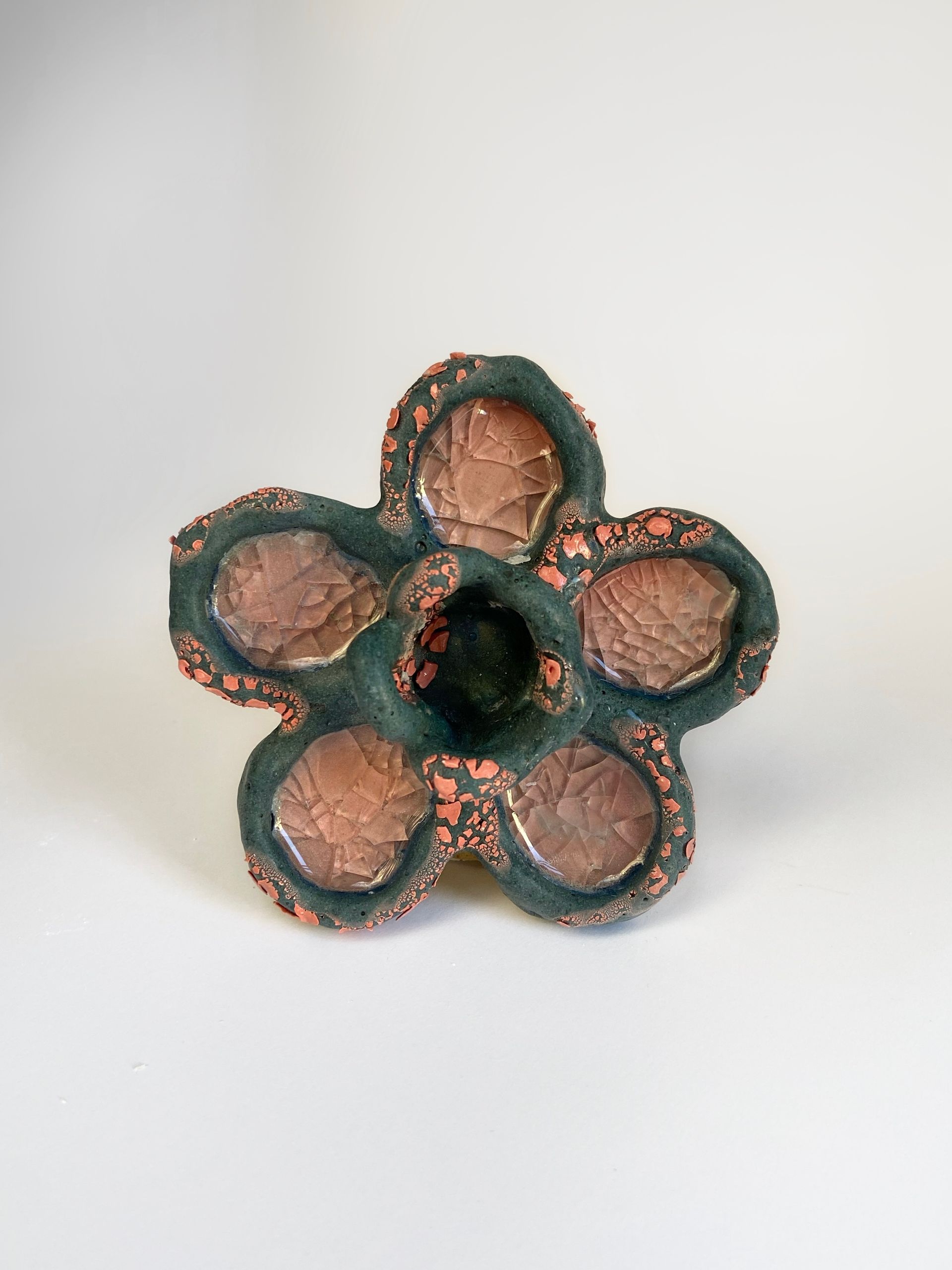 Елизавета Букина (Объект - 
                  11 x 4 см) Подсвечник "Цветочек"