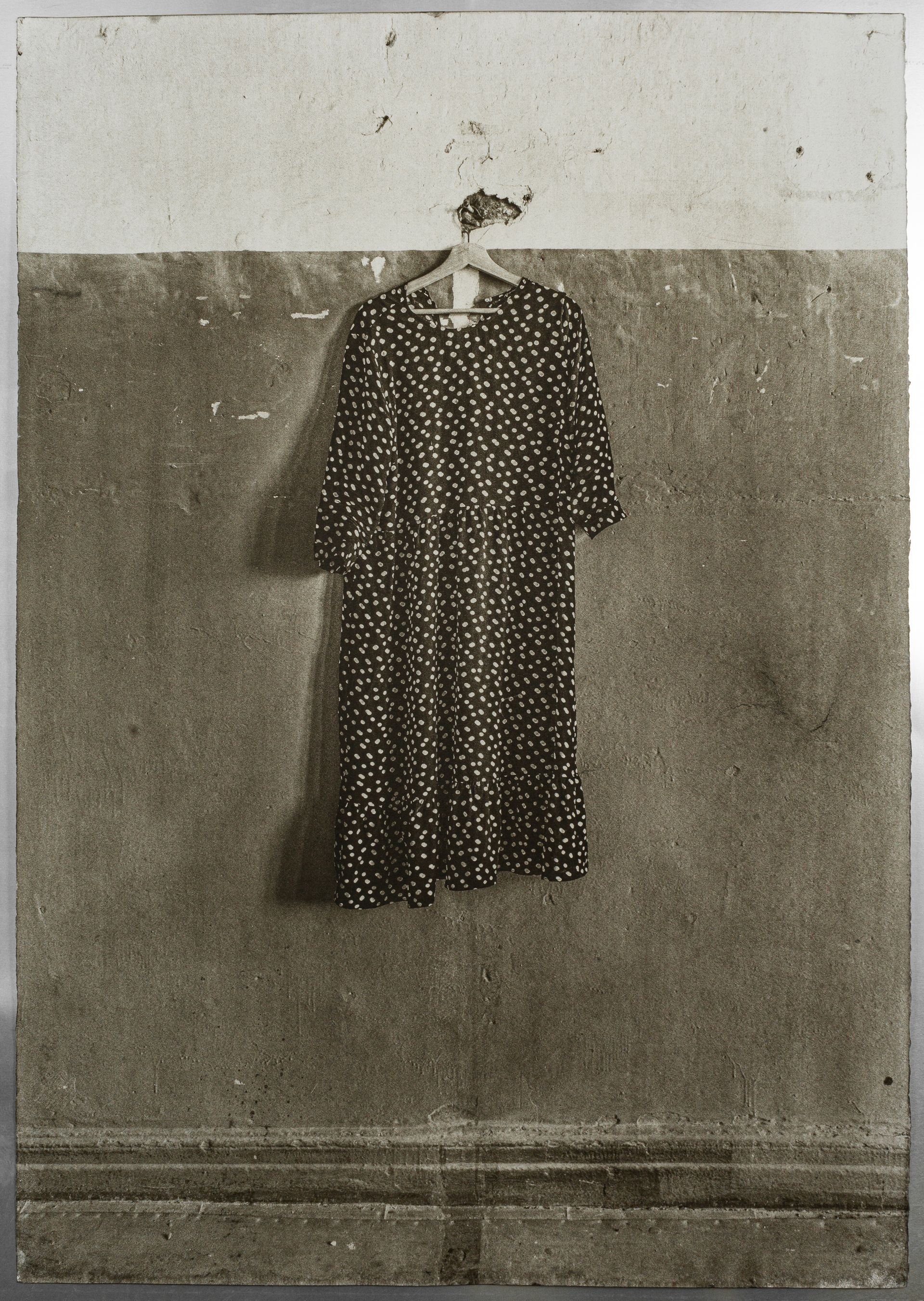 Катя Рожкова (Графика печатная - 
                  70 x 100 см) Чёрное платье в белый горох