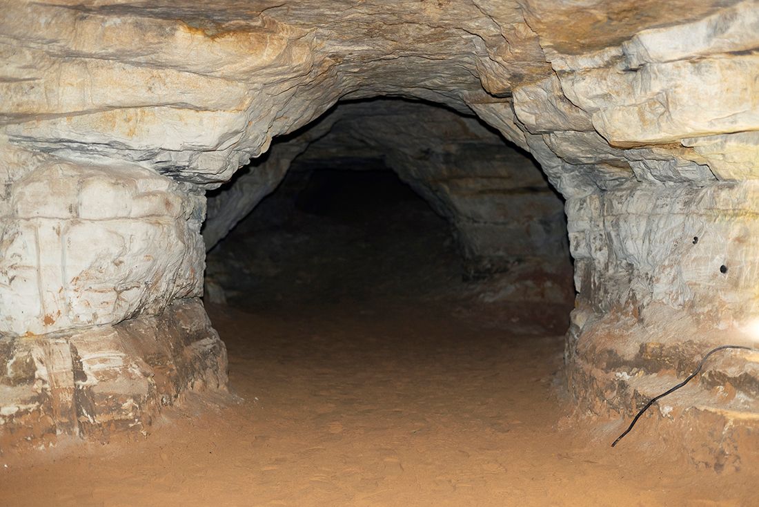 Мария Кокунова (Фотография - 
                  50 x 60 см) Пещера I