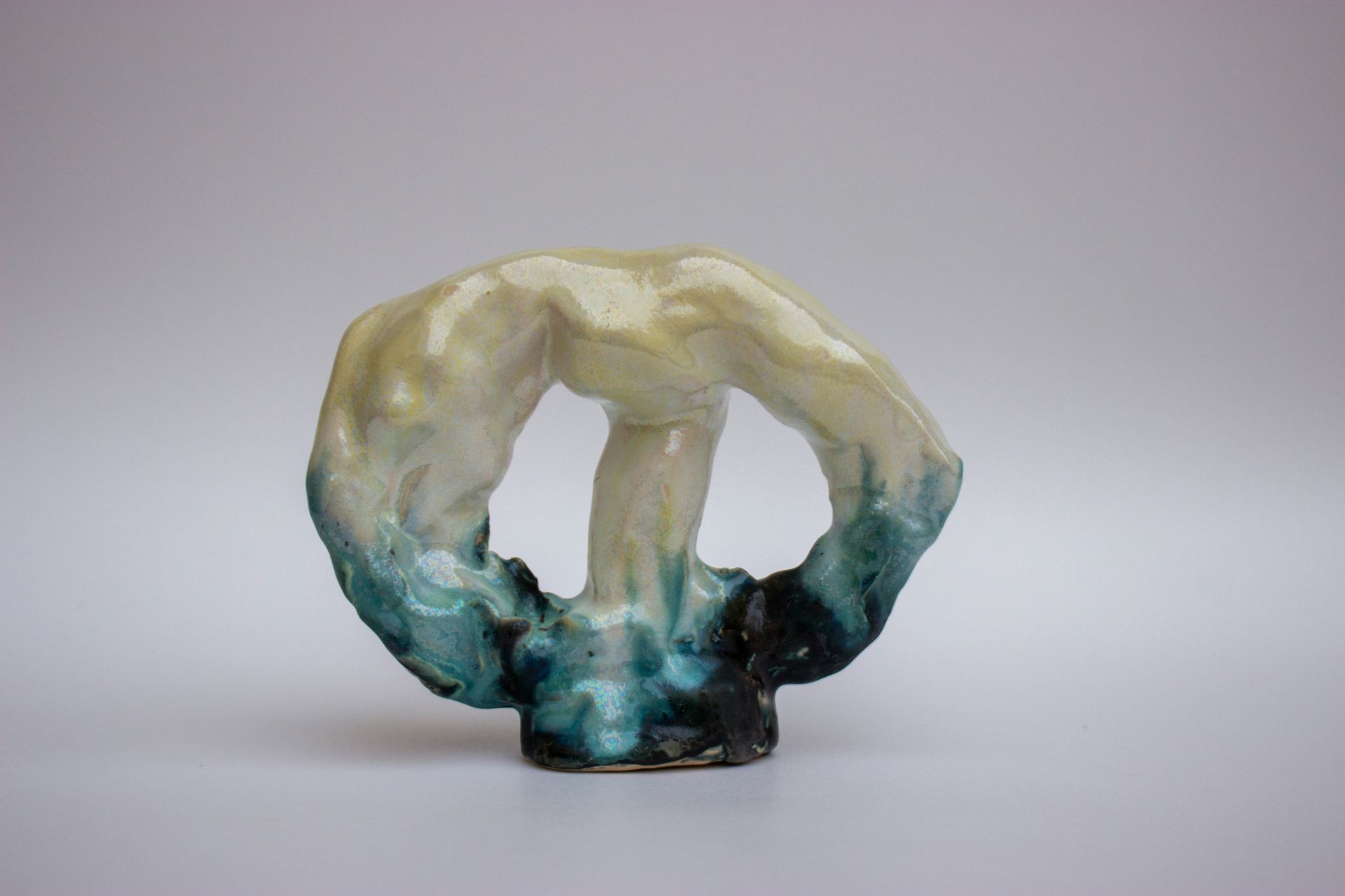 Наташа Муравет (Скульптура - 
                  14 x 11 см) Поляризация (расщепление)