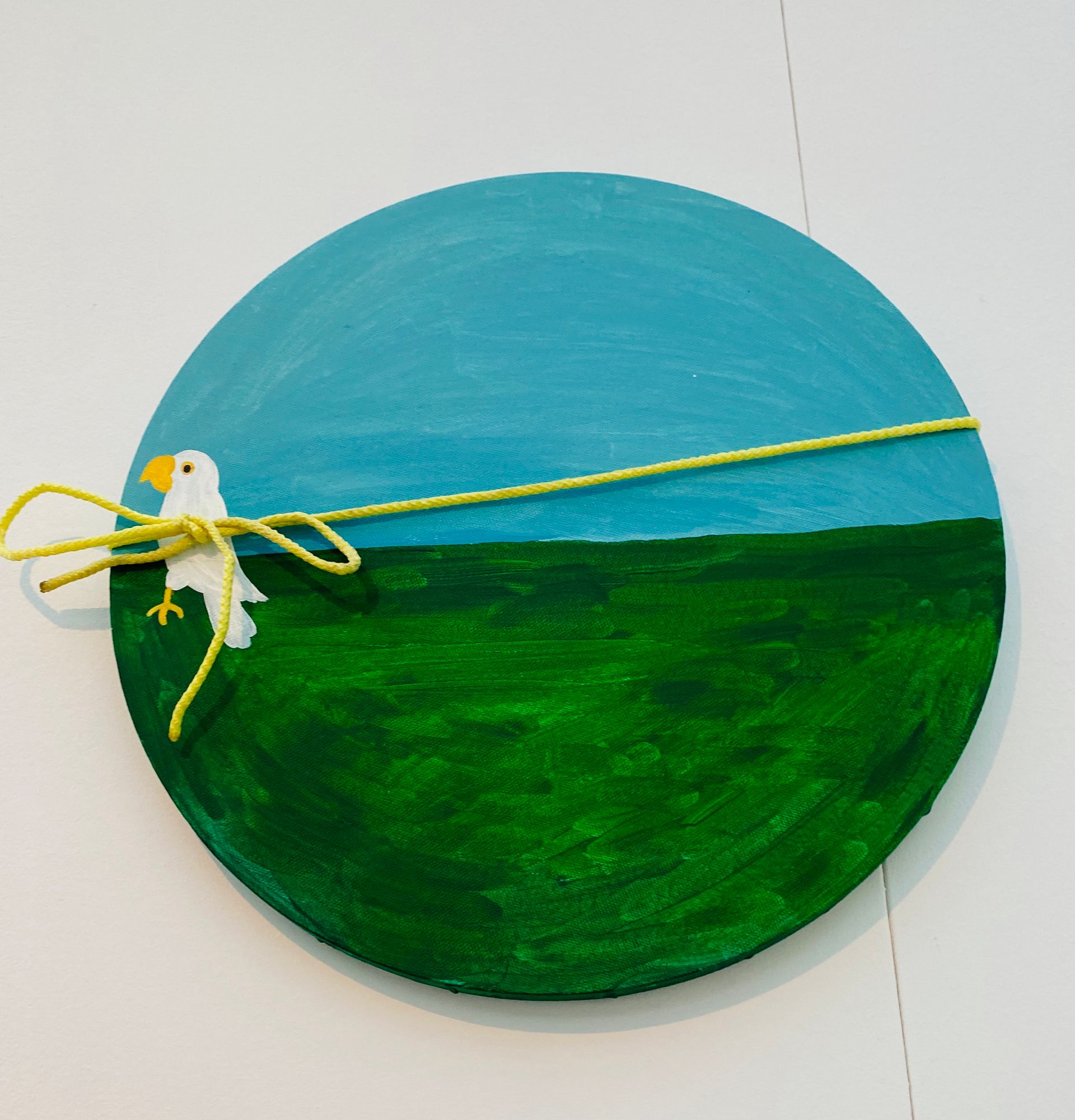 Еликука (Объект - 
                  40 x 40 см) Попугай, привязанный к пейзажу