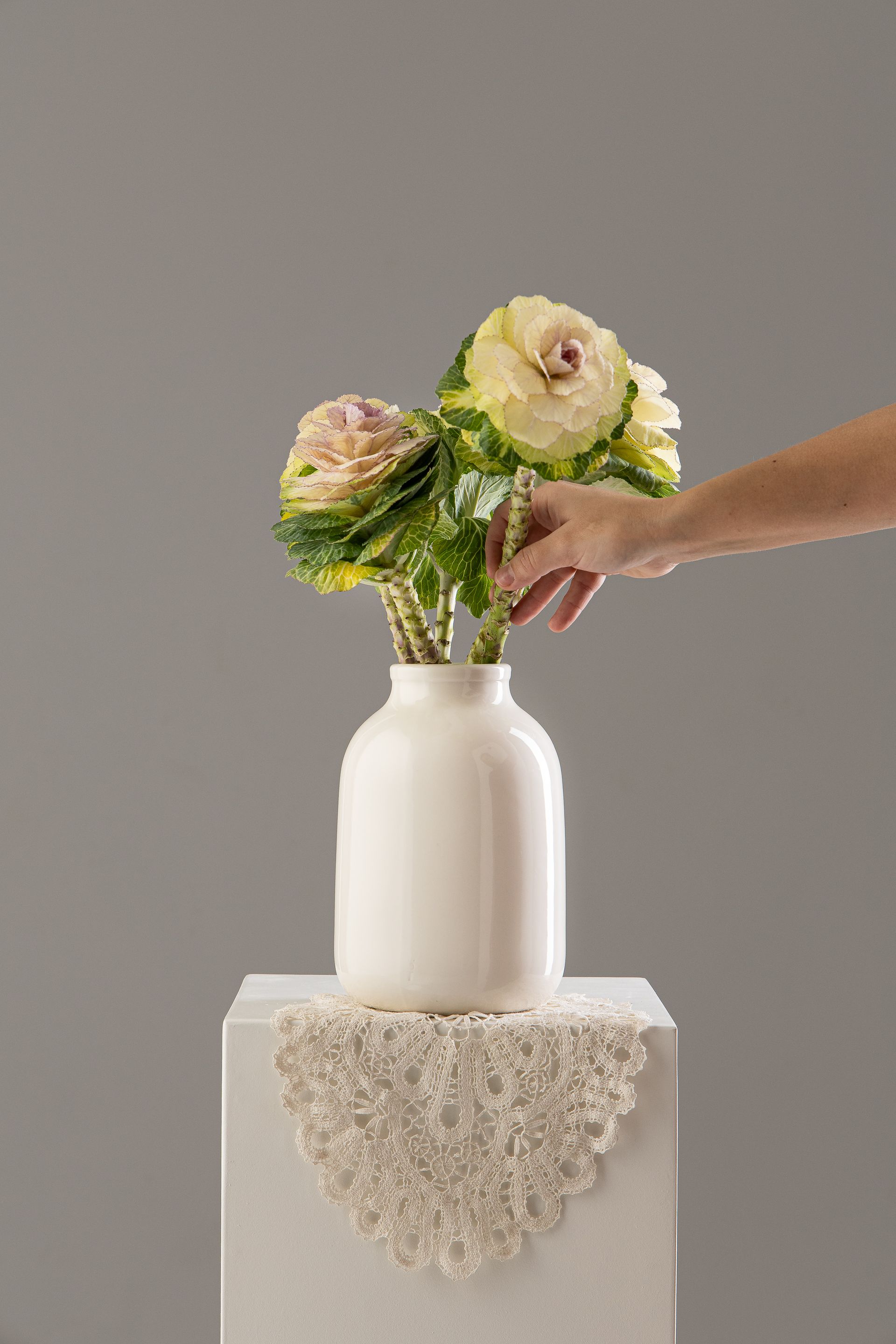 Татьяна Бредихина (Скульптура - 
                  15 x 23 см) Ваза "Трехлитровая". Белая