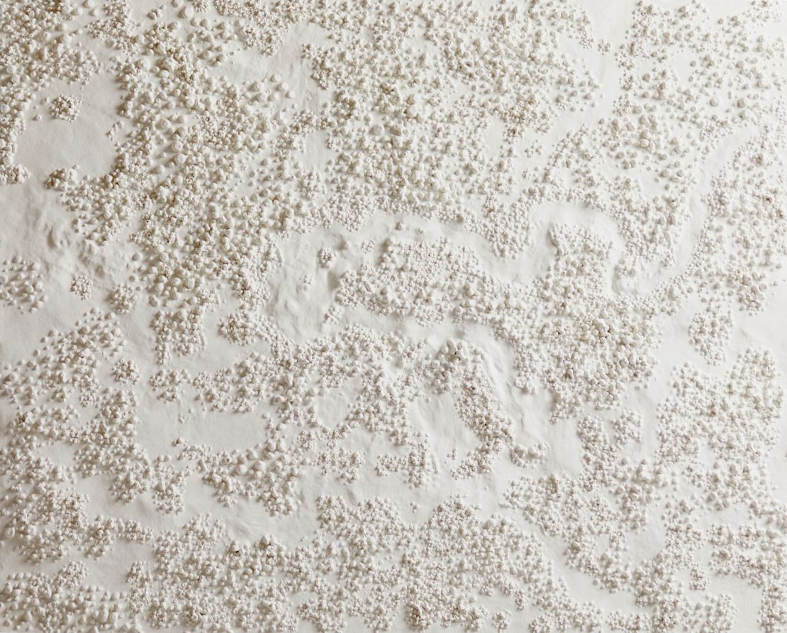 Ксения Саитова (Объект - 
                  100 x 80 см) Точка зрения (белая)