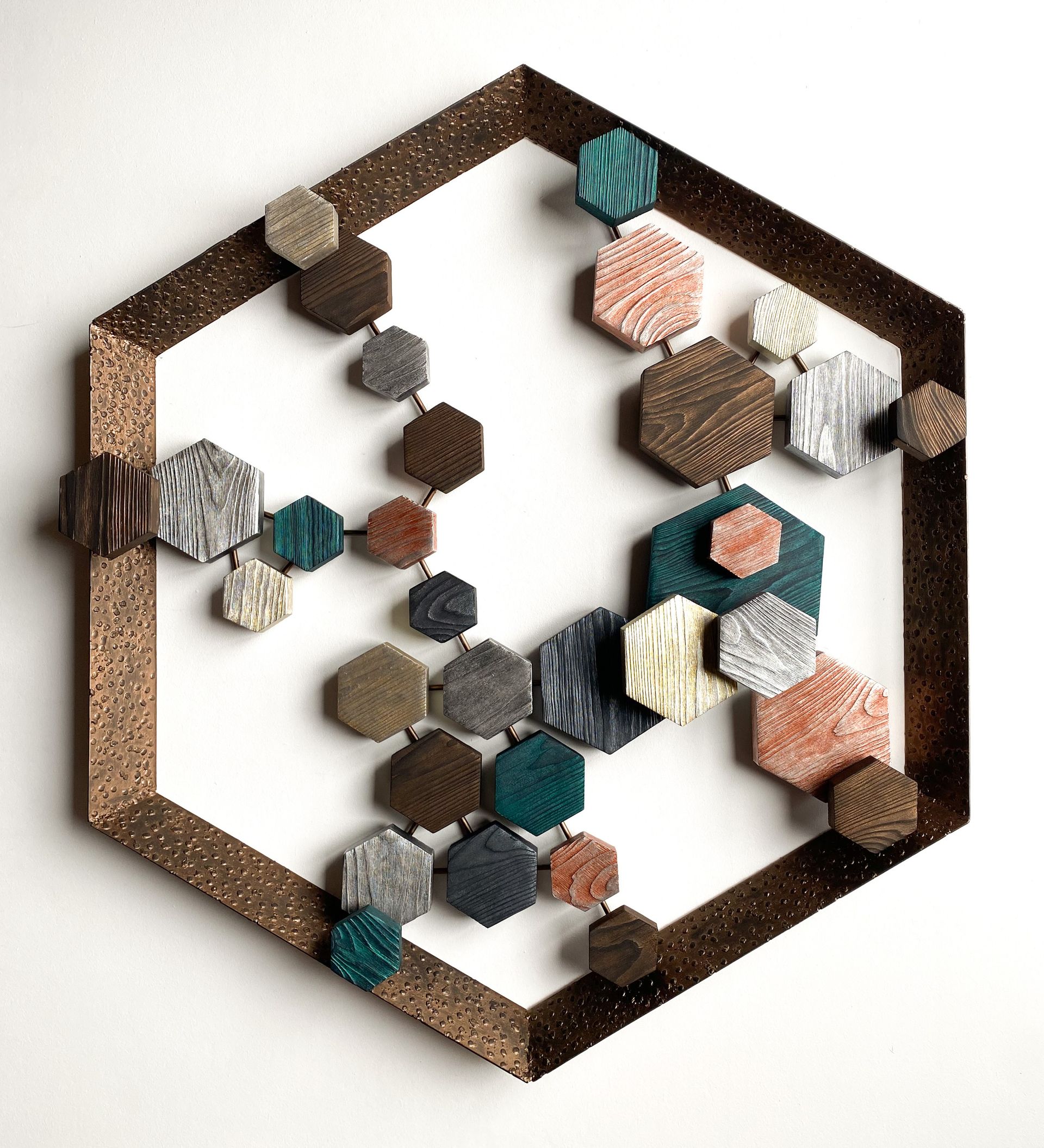 Роман Рыбянец (Объект - 
                  73 x 84 см) Бронзовый гексагон