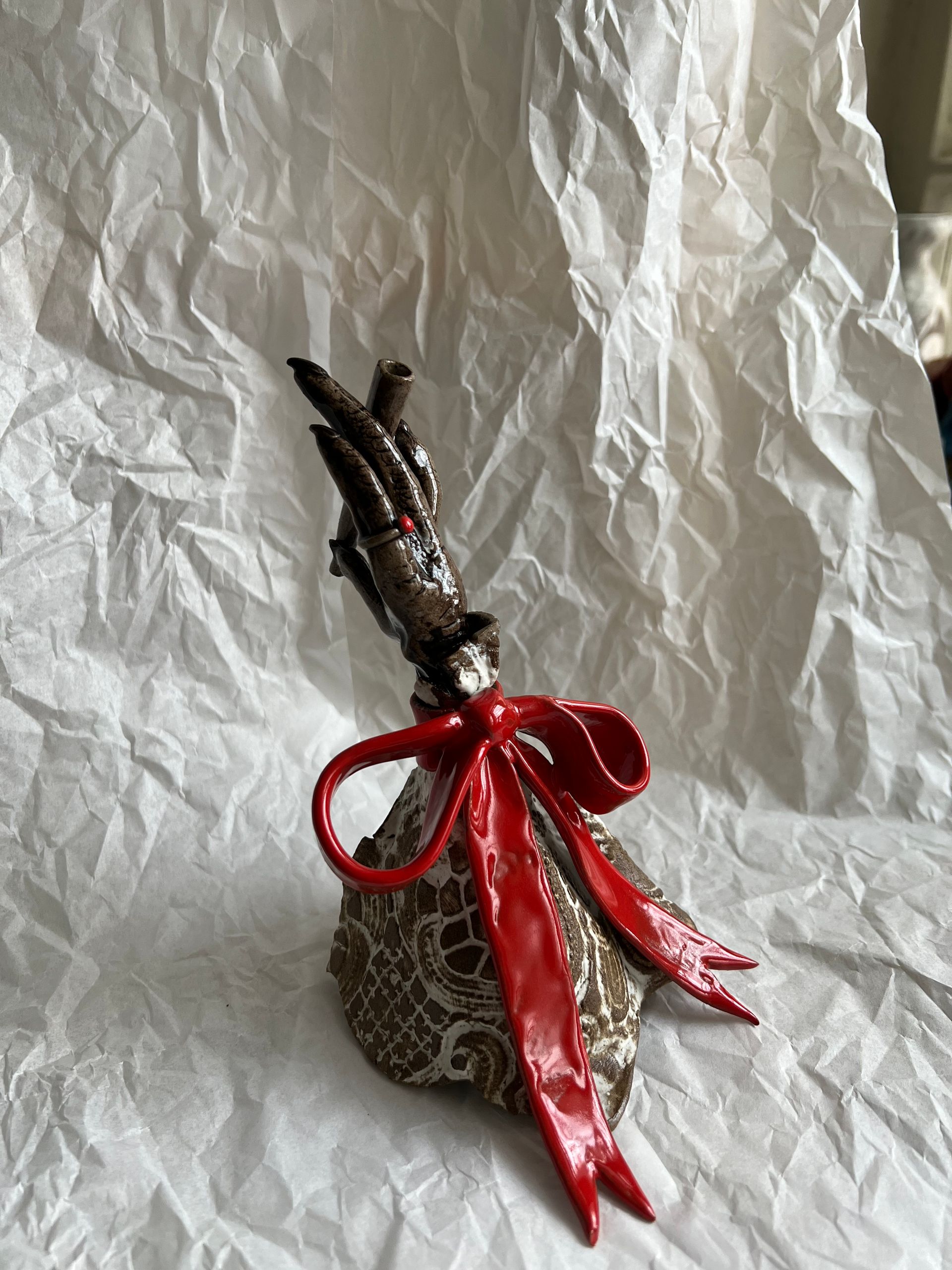 Ольга Шульгина (Скульптура - 
                  15 x 25 см) Рукакуры, кольцо, мундштук