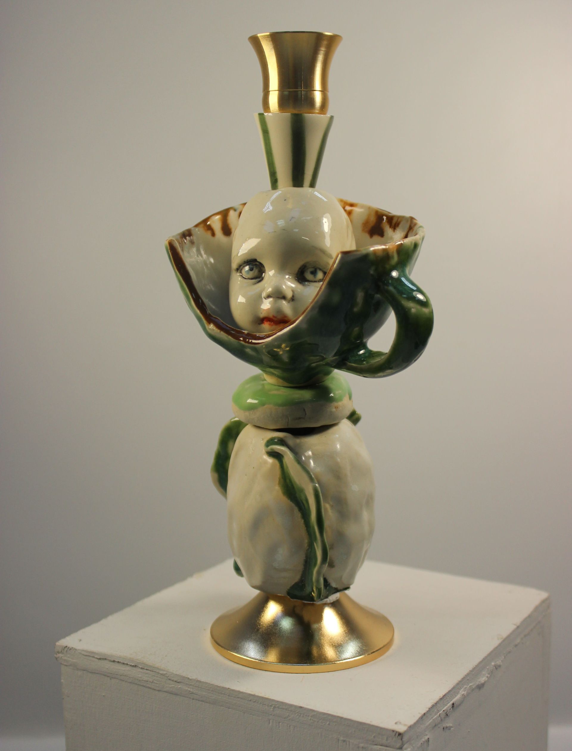 Валентина Пушкарская (Скульптура - 
                  9 x 22 см) Тот, кто сидит в разбитом