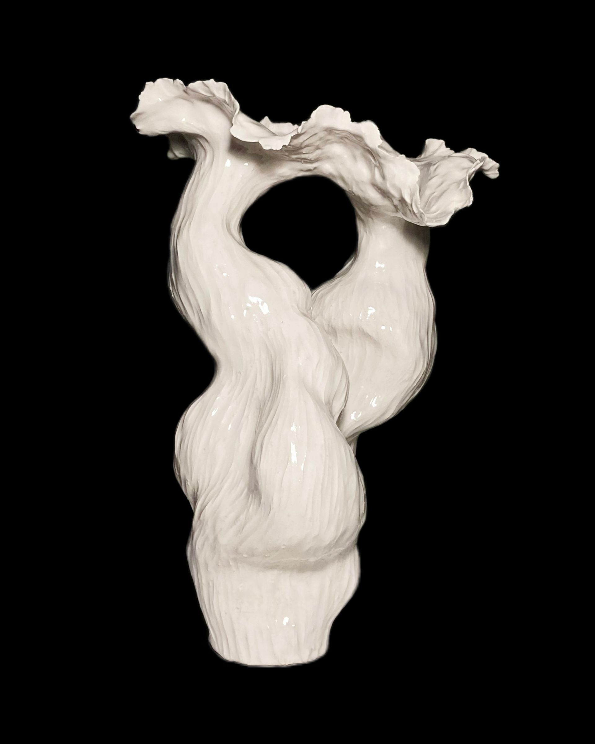 Анастасия Горбунова (Скульптура - 
                  25 x 46 см) Ваза из серии "Fluctuations"