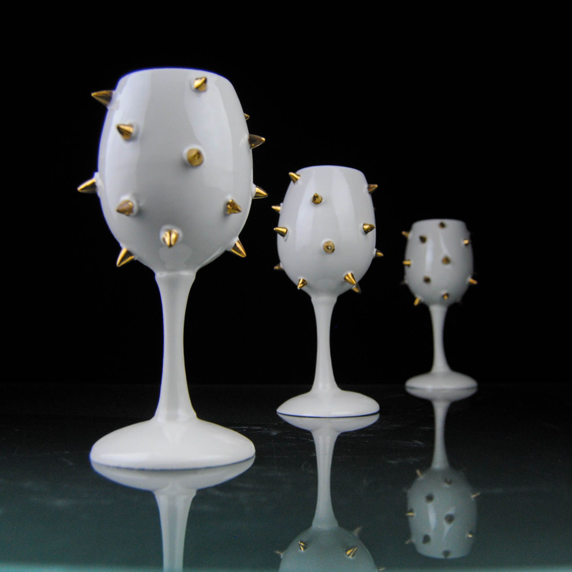 Артемий Максимау (Скульптура - 
                  10 x 20 см) Шипованный бокал