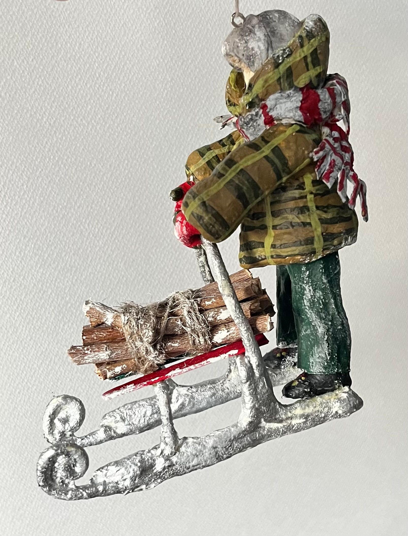 Елизавета Тарасова (Объект - 
                  12 x 19 см) Санки