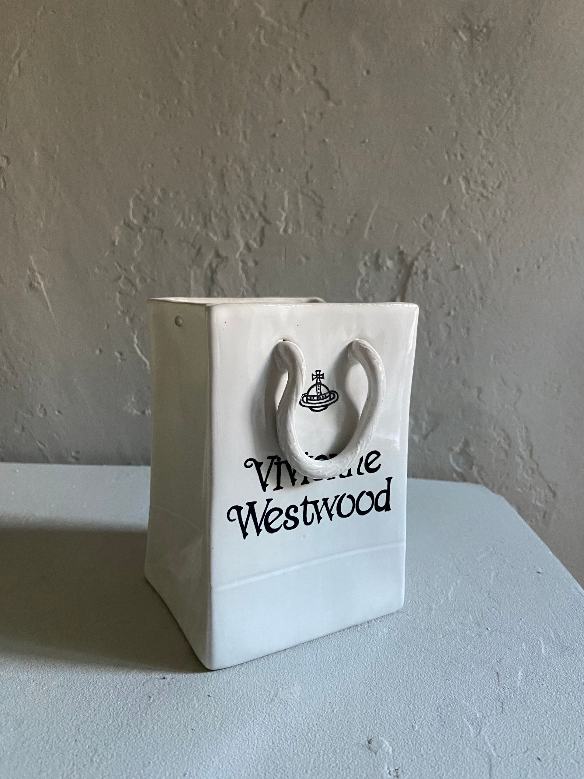 Елизавета Букина (Скульптура - 
                  9.5 x 14 см) Ваза "Vivienne Westwood" (size S)