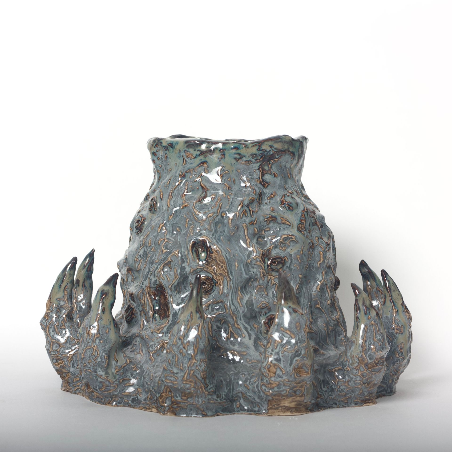 Оля Самушкова [оливка] (Скульптура - 
                  22 x 17 см) Для самых прекрасных цветов