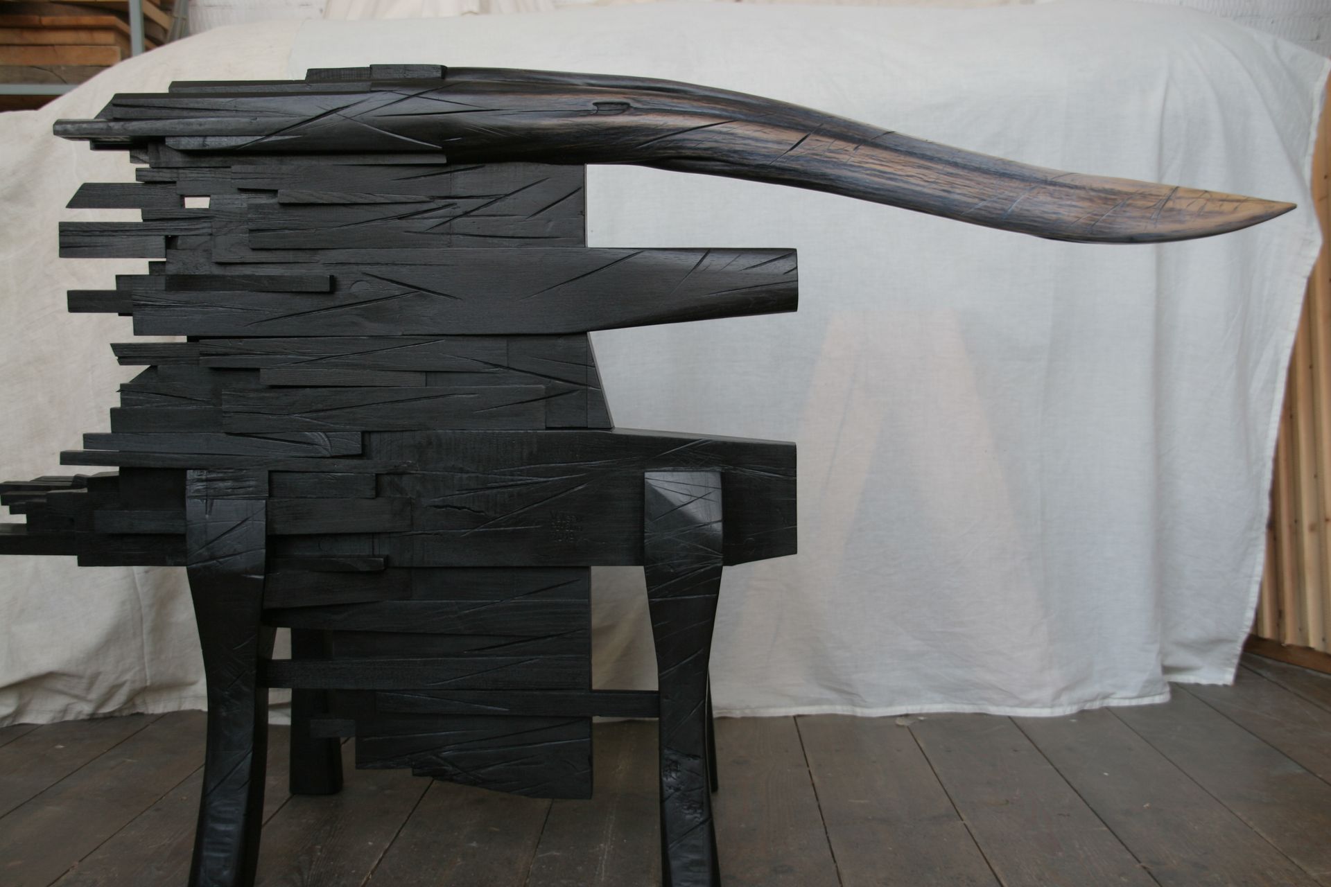 Валерий Пчелин (Скульптура - 
                  165 x 96 см) Чёрный бык
