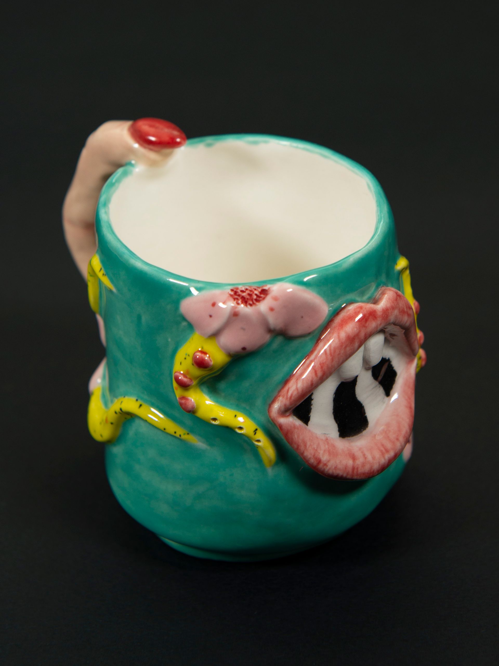 Виктория Романович (Скульптура - 
                  7 x 8 см) WE ARE ALL MAD HERE SERIES: CUP