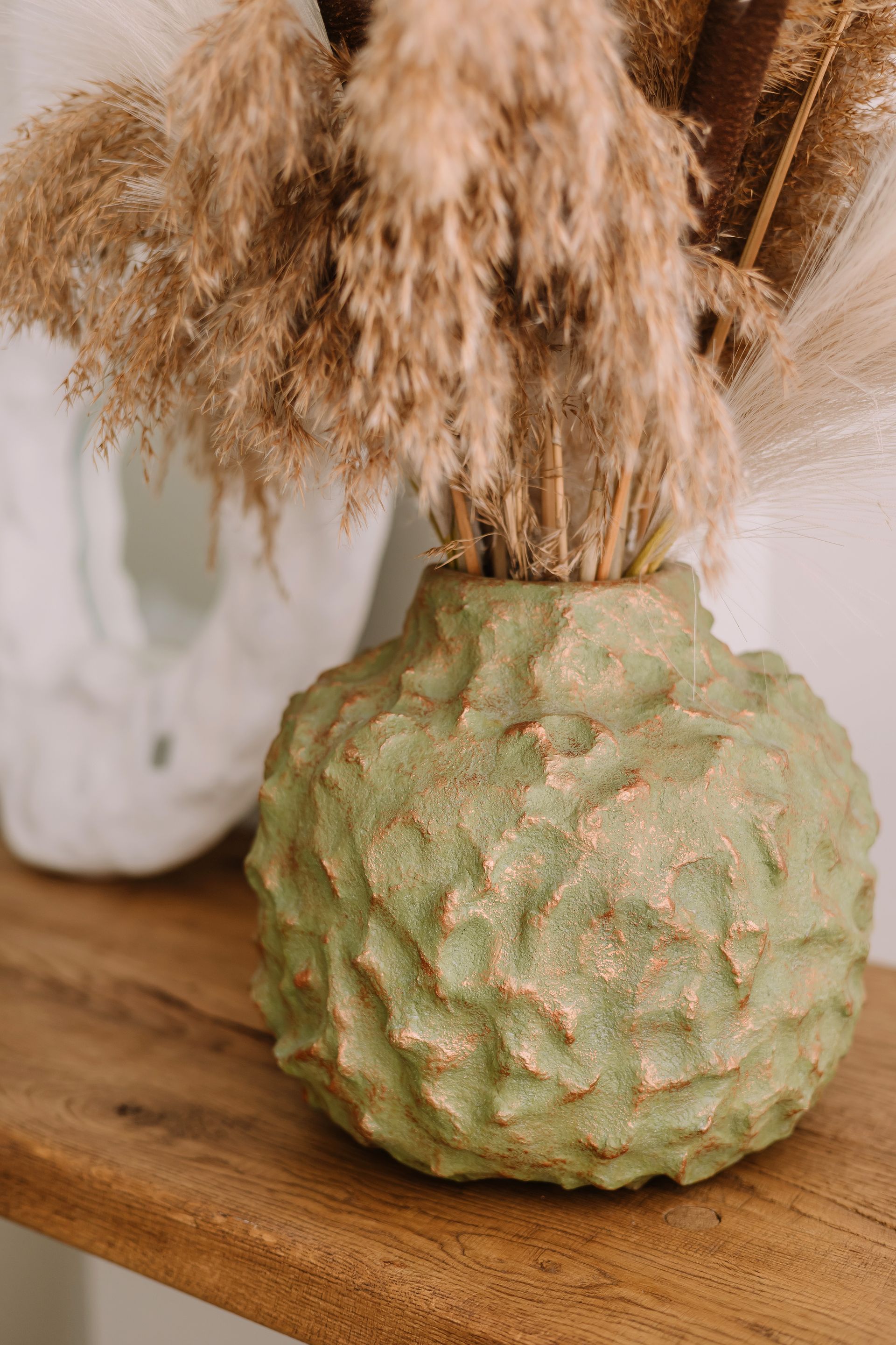 Ксения Торгашина (Объект - 
                  24 x 24 см) Настольная ваза "Оливковый гранит"