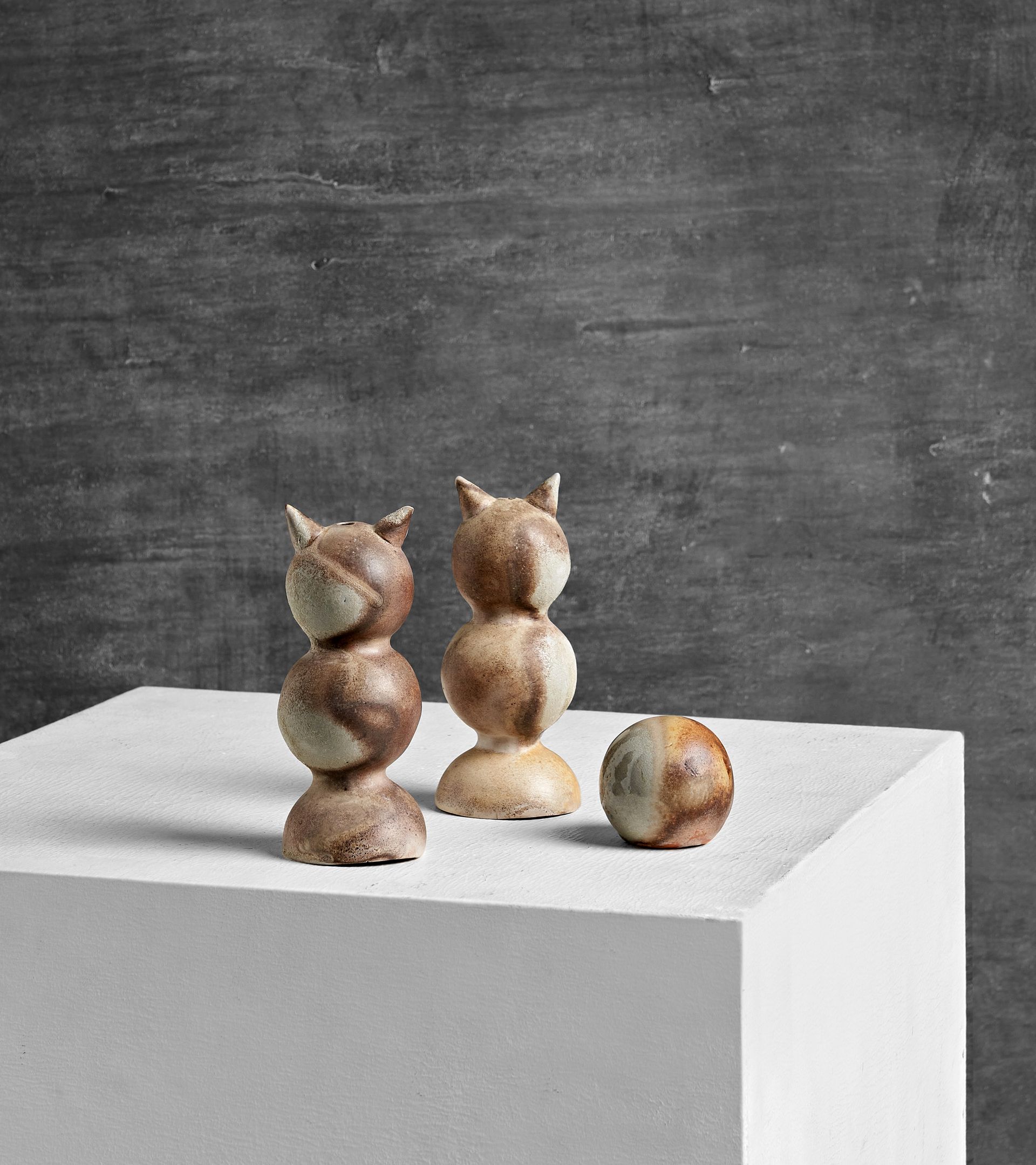 Елена Алексенко (Скульптура - 
                  18 x 17 см) Скульптурная композиция "Коты и шарик"