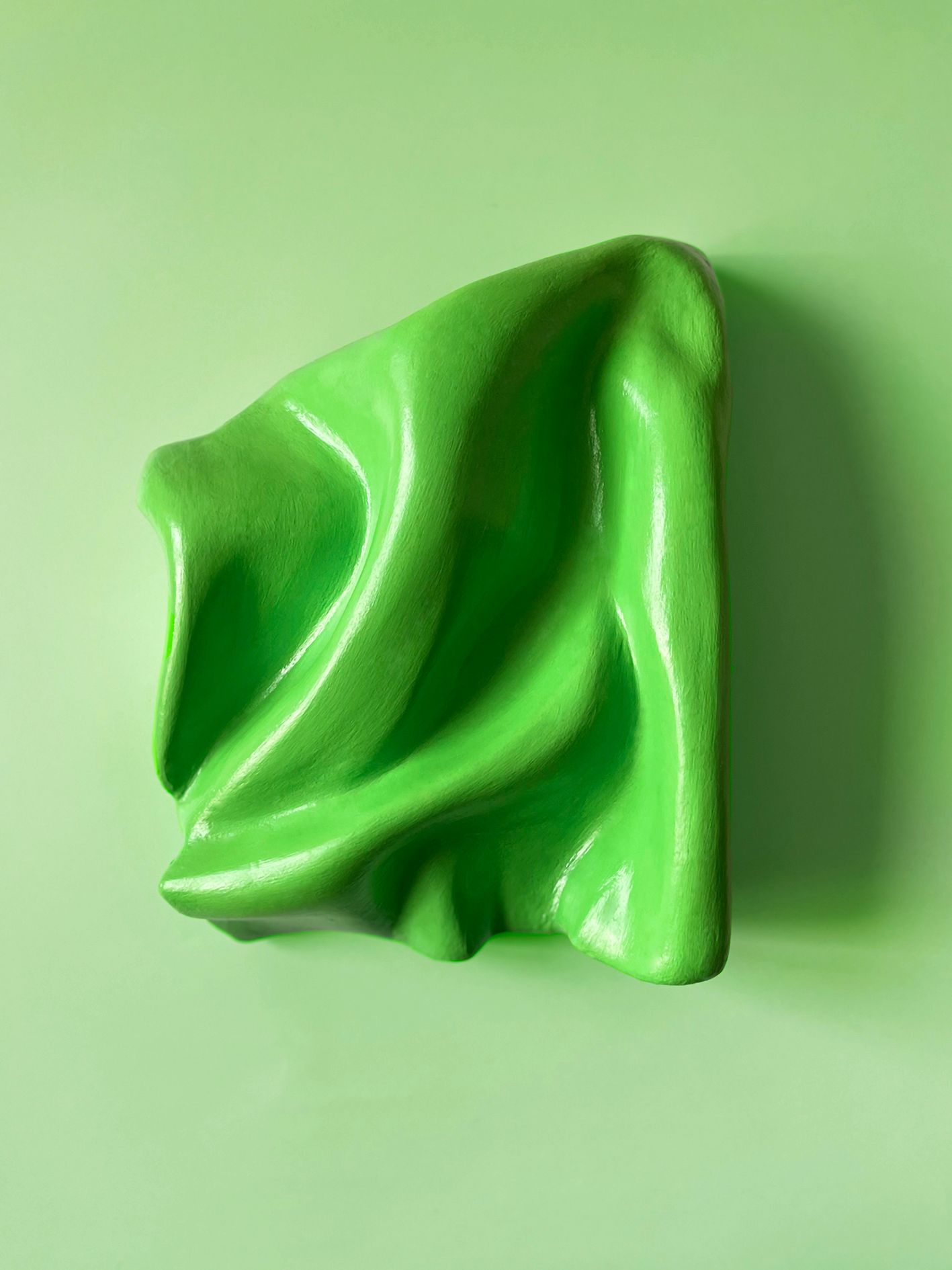 Полина Мотовилова (Объект - 
                  21 x 31 см) Барельеф "Яблоневый сад"