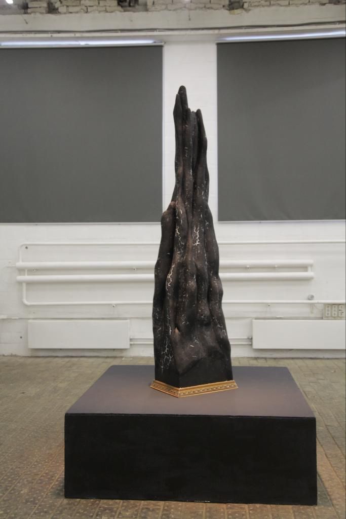 Дмитрий Булныгин (Скульптура - 
                  60 x 210 см) Из серии "Термитники-2"