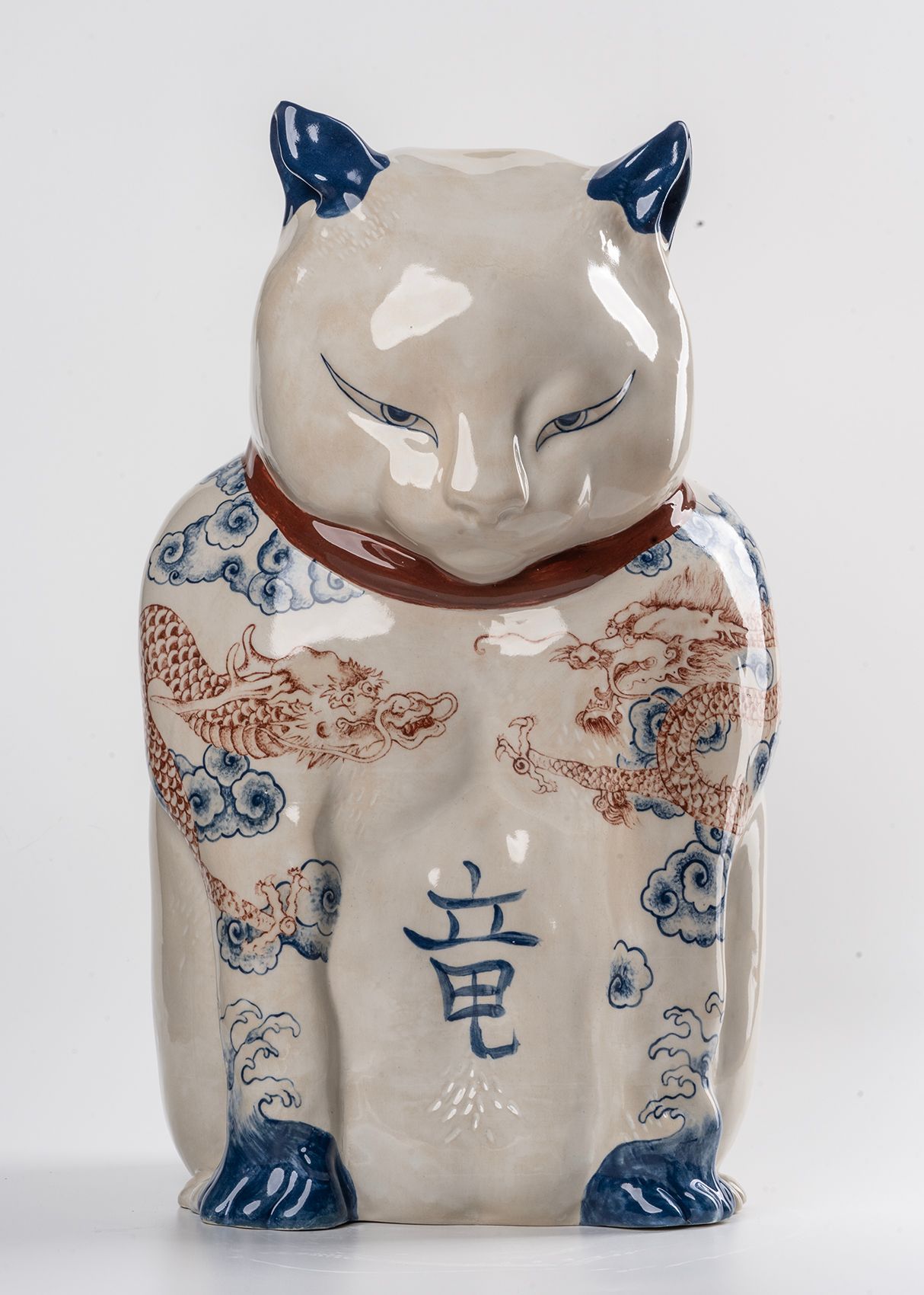 Анна Ножкина (Скульптура - 
                  23 x 40 см) Кот Японский дракон с жемчужиной, серия №16