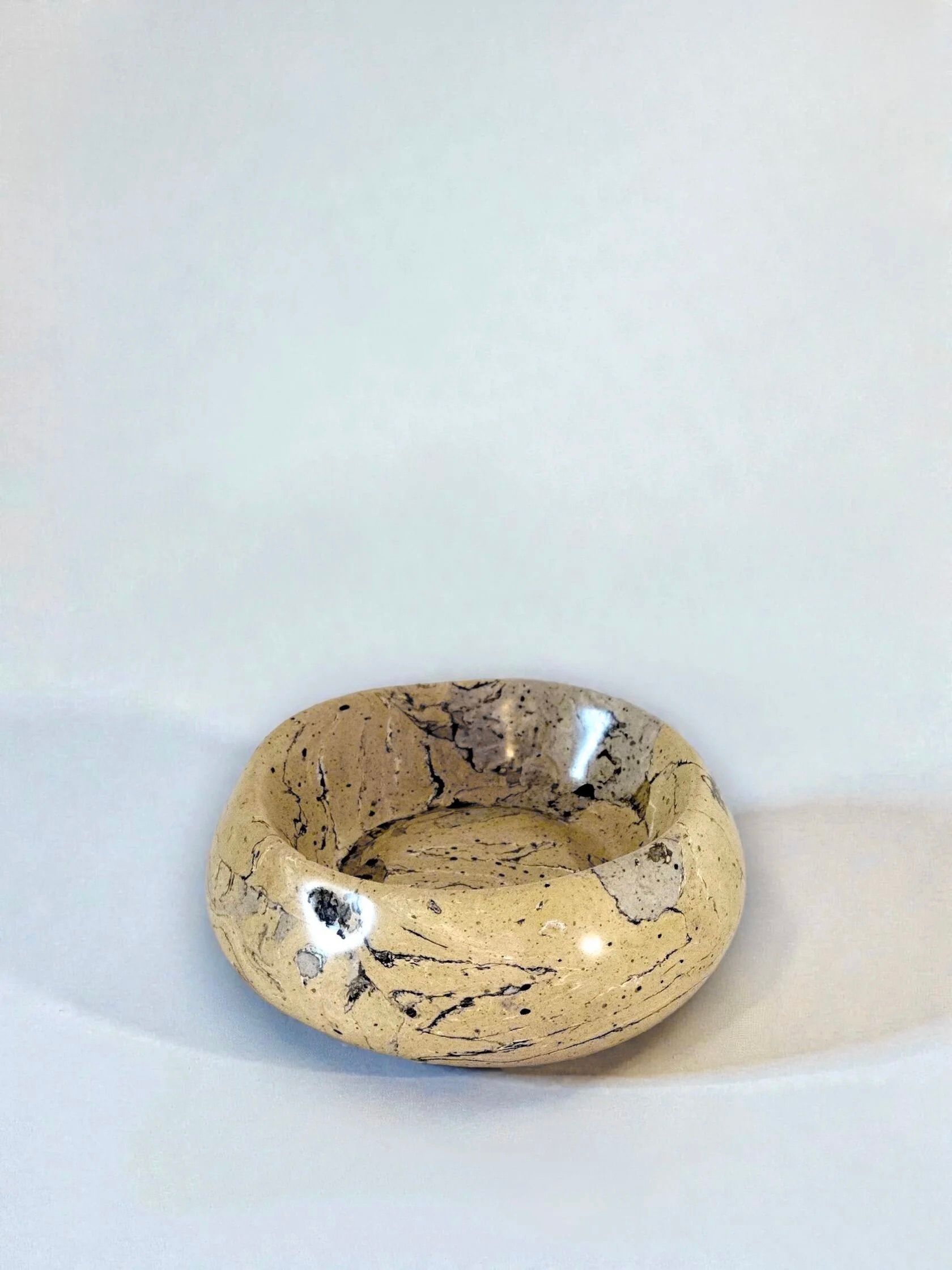 Анастасия Смольнякова (Объект - 
                  10 x 10 см) Каменная чаша "Sand Fragment"