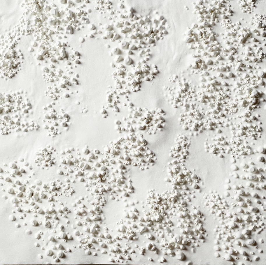 Ксения Саитова (Объект - 
                  40 x 40 см) Точка зрения (миниатюра, белая)