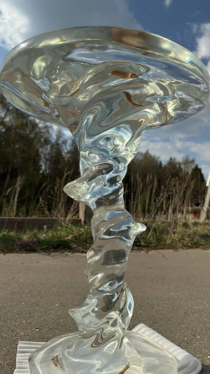 Алёна Рябчинская (Объект - 
                  45 x 60 см) Стол