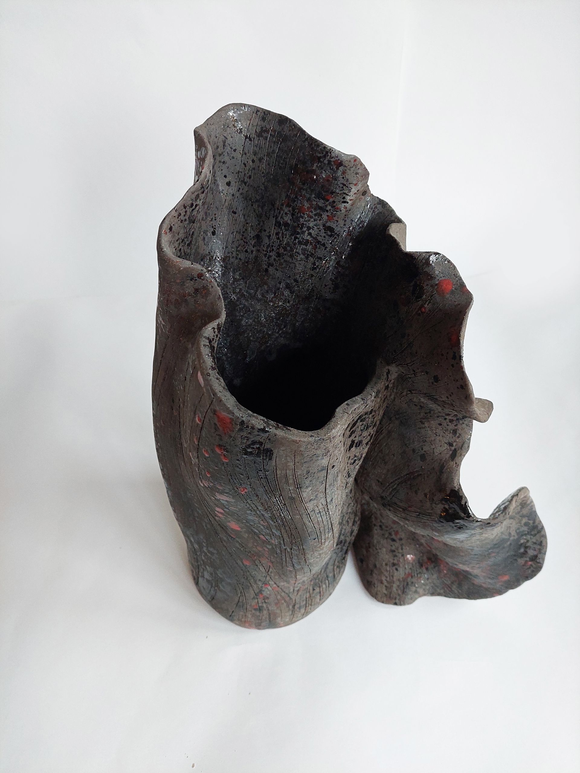 Юлия Клюева (Скульптура - 
                  27 x 32 см) Volcano 1