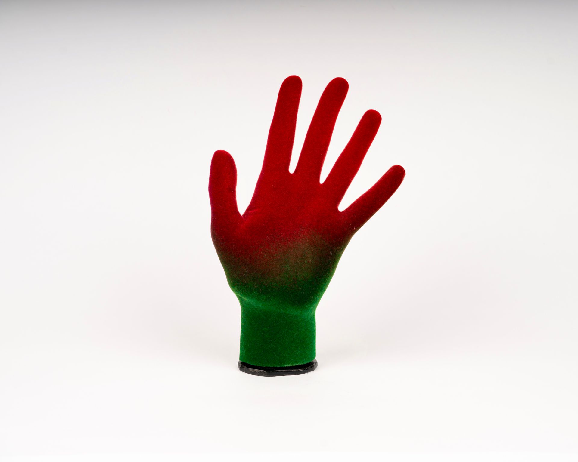Валерия Витвицкая (Скульптура - 
                  14 x 20 см) Рука художницы (красно-зеленая, левая)