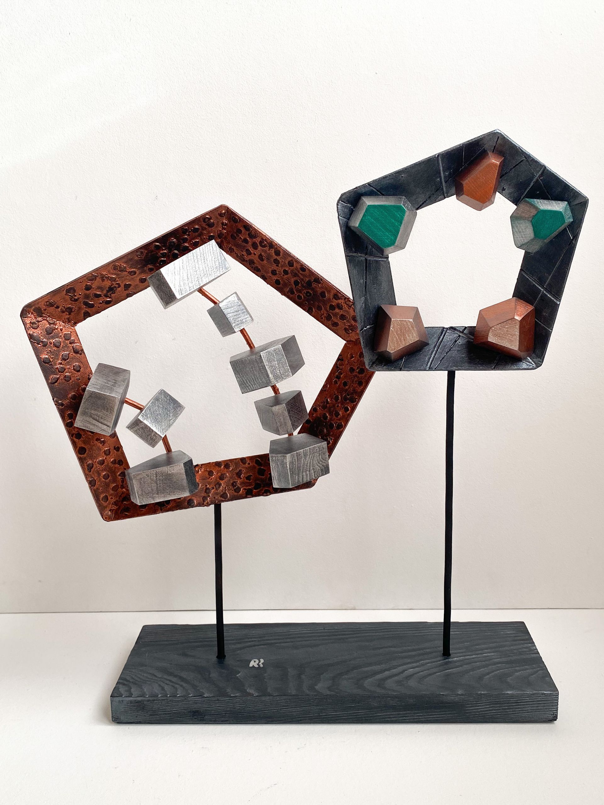 Роман Рыбянец (Скульптура - 
                  36 x 39 см) Пара