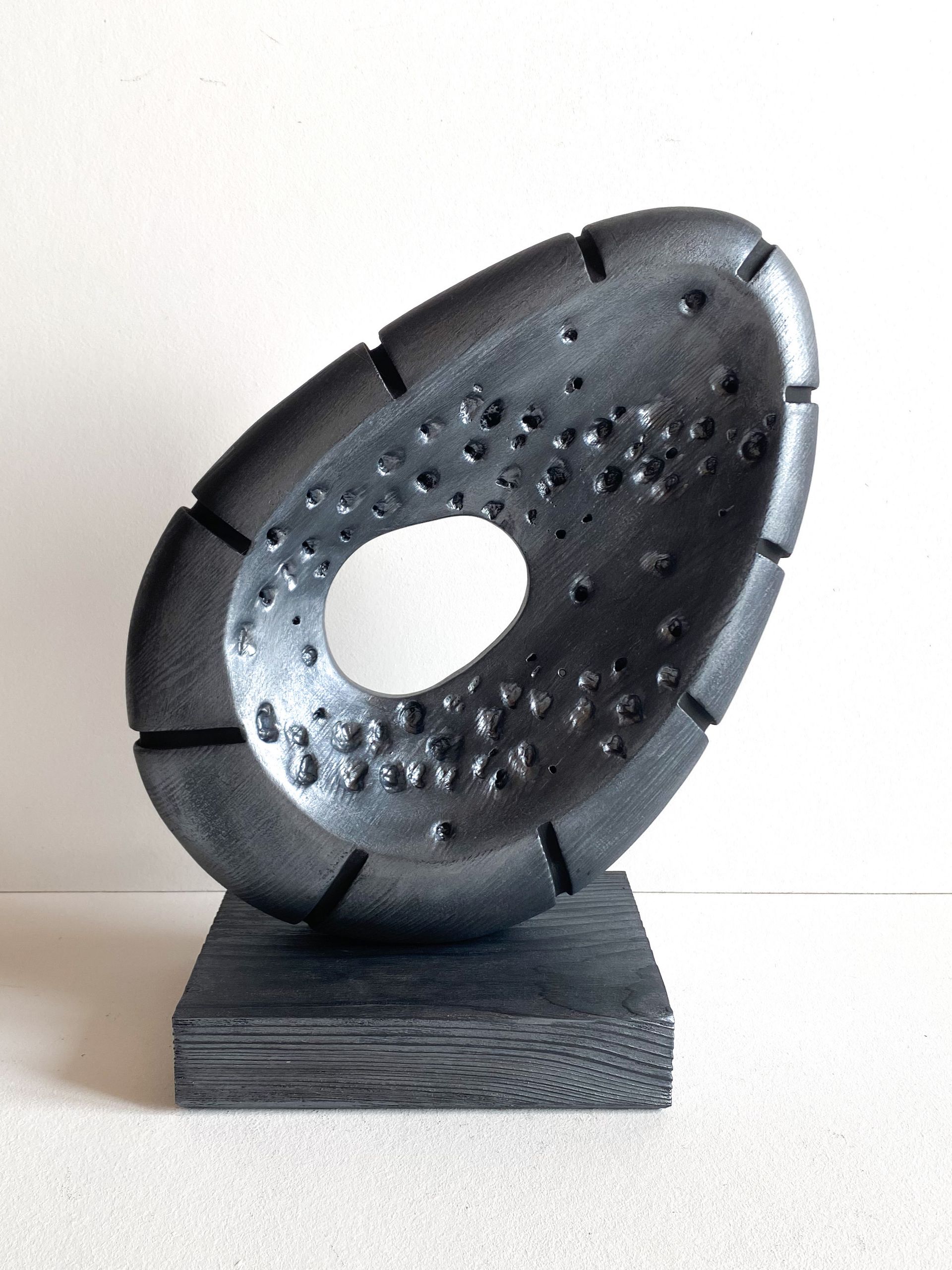 Роман Рыбянец (Скульптура - 
                  30 x 36 см) Время