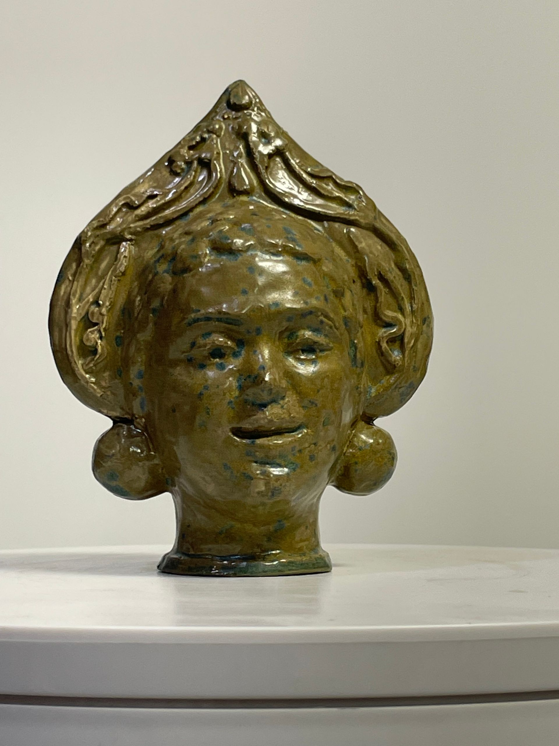 Екатерина Батаева (Скульптура - 
                  14 x 15 см) Несмеяна