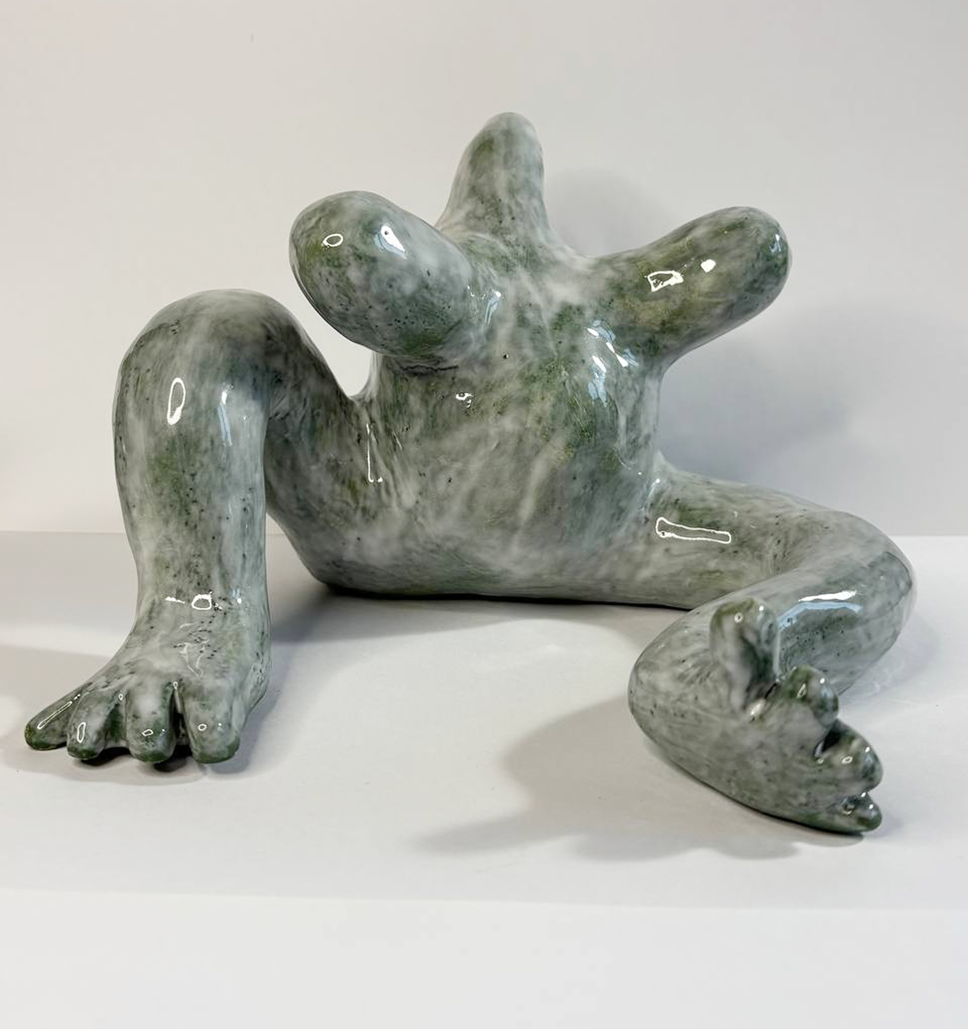 Тася Василькова (Скульптура - 
                  20 x 15 см) Жаба